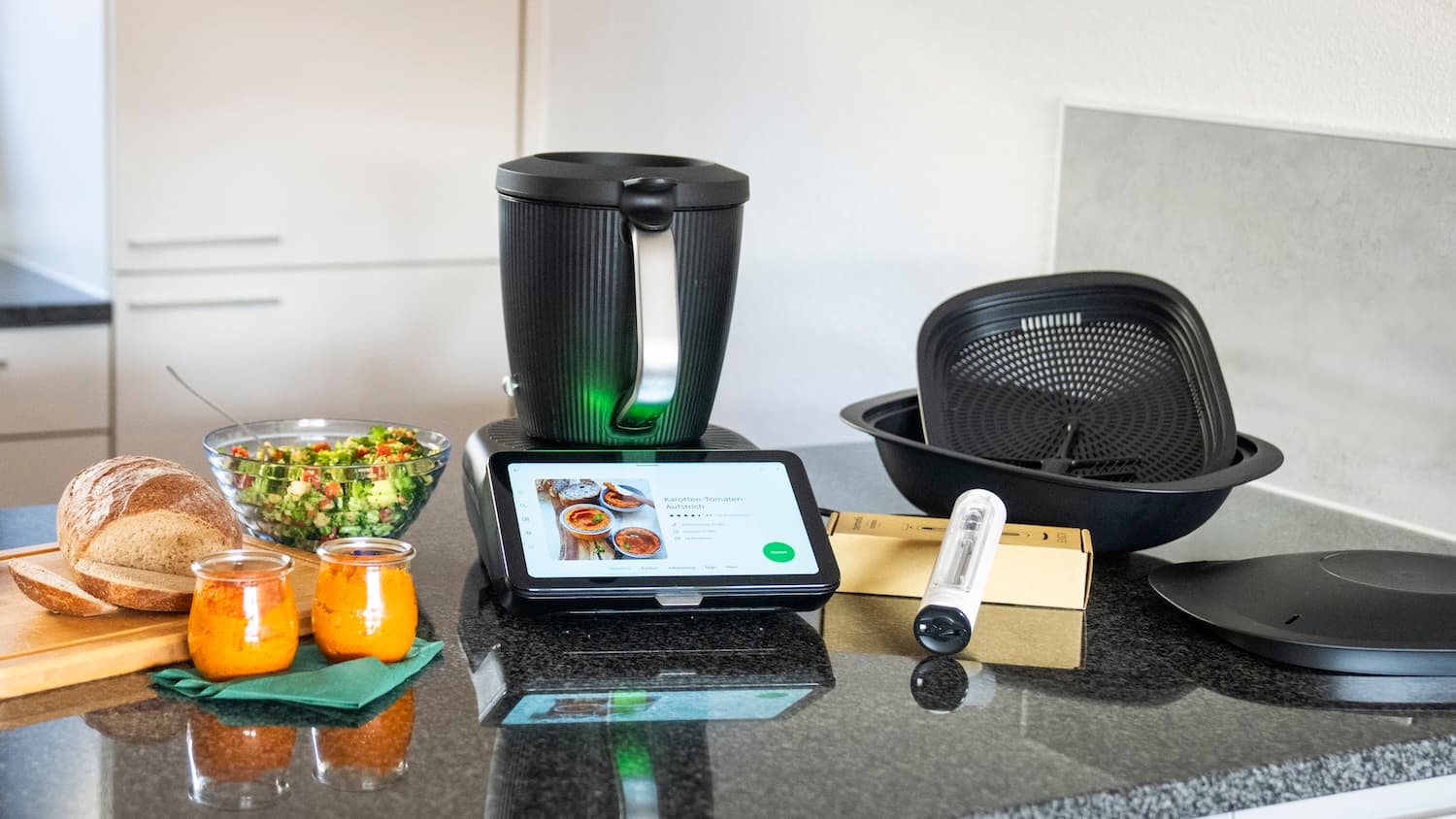 Larissa mit dem Thermomix TM7