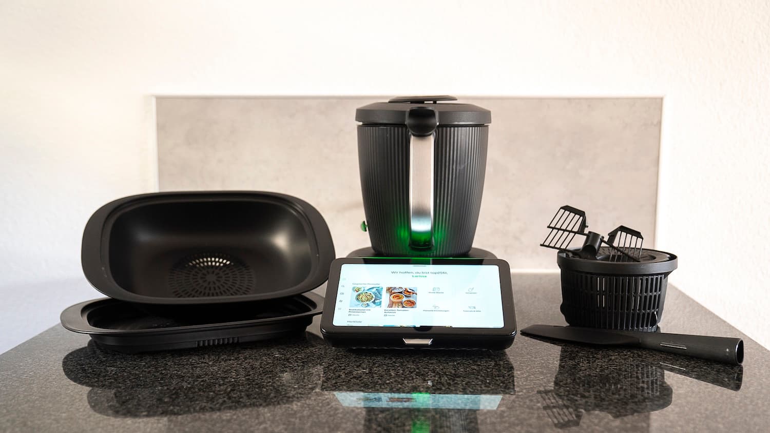 Larissa mit dem Thermomix TM7