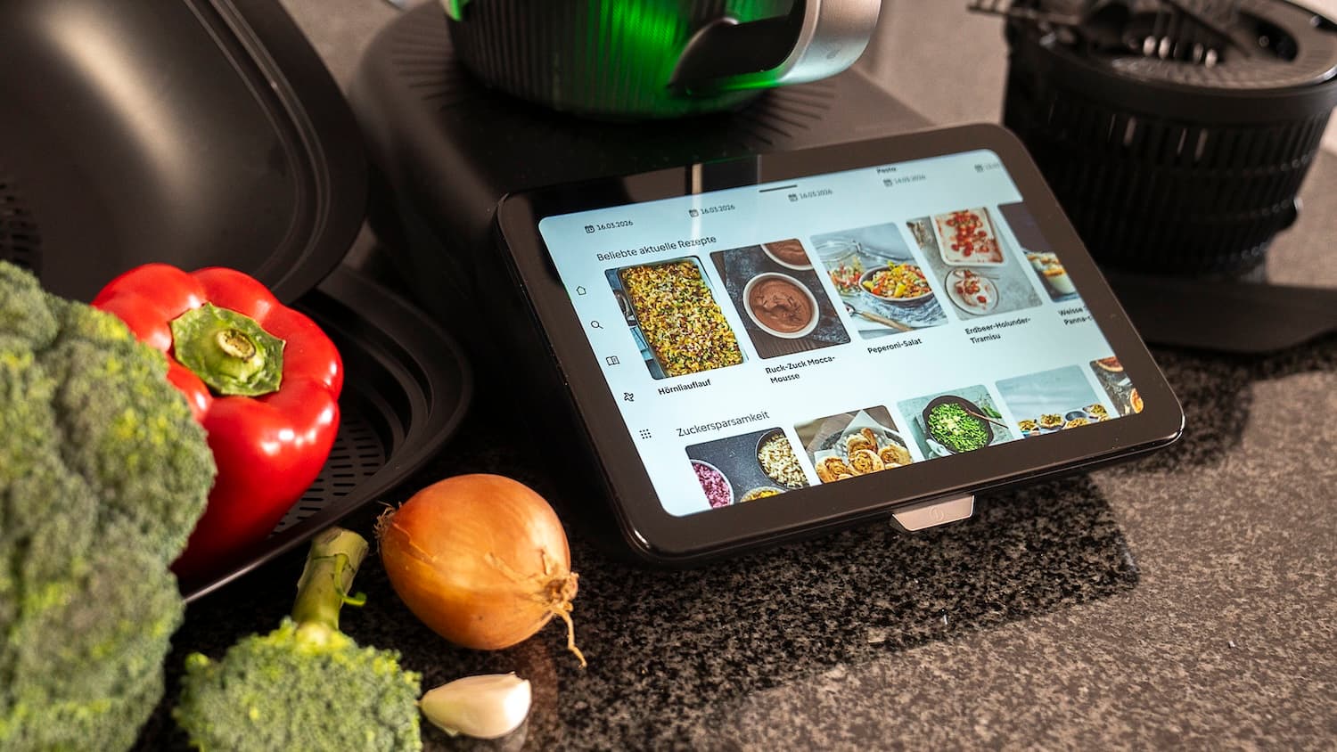 Larissa mit dem Thermomix TM7